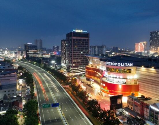 Lyodra Grand Metropolitan