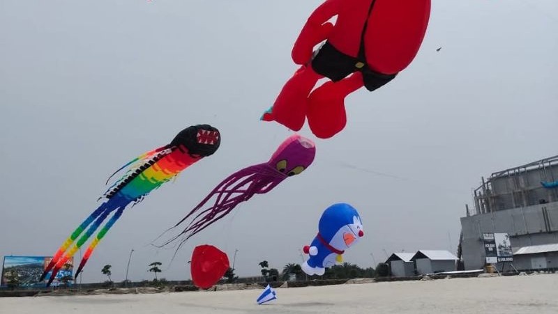 Festival layang - layang