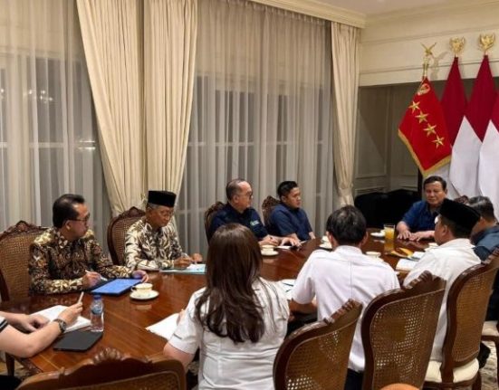 Prabowo Hunian Pinggir Reil