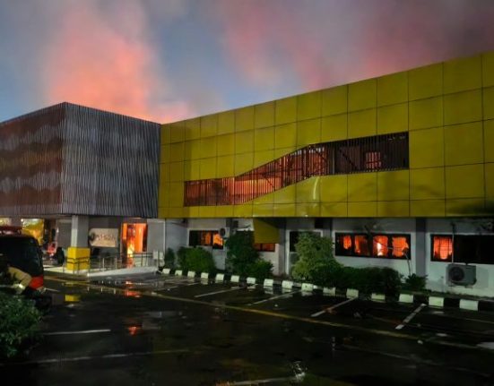 Kantor BPN Karawang Terbakar