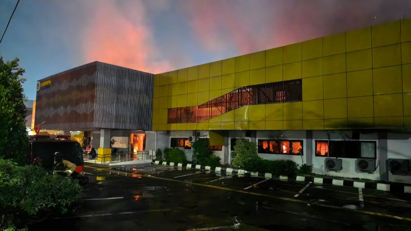 Kantor BPN Karawang Terbakar